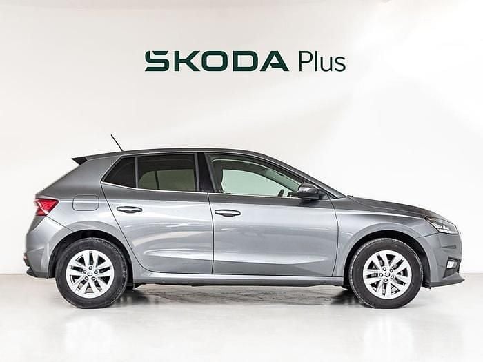 Usado Skoda Fabia Selection 95 CV (69 kW) 2025 Gris