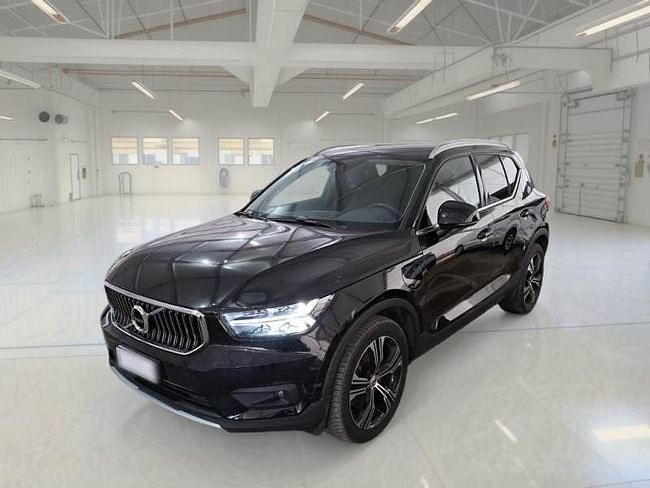Käytetty Volvo XC40 R-Design 211 HP (155 kW) 2021 Musta Katumaasturi