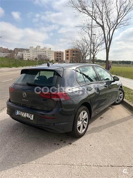 Usado VW Golf VIII 115 CV (84 kW) 2022 Gris / plata Berlina