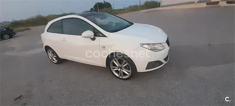 Usado Seat Ibiza SC Sport 105 CV (77 kW) 2011 Blanco Utilitario
