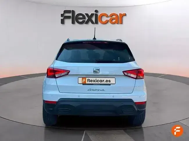 Usado Seat Arona Style Plus 110 CV (80 kW) 2021 Blanco SUV