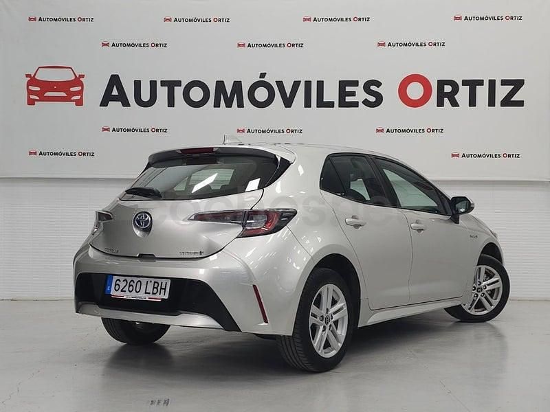 Usado Toyota Corolla Active 122 CV (89 kW) 2019 Gris / plata Berlina