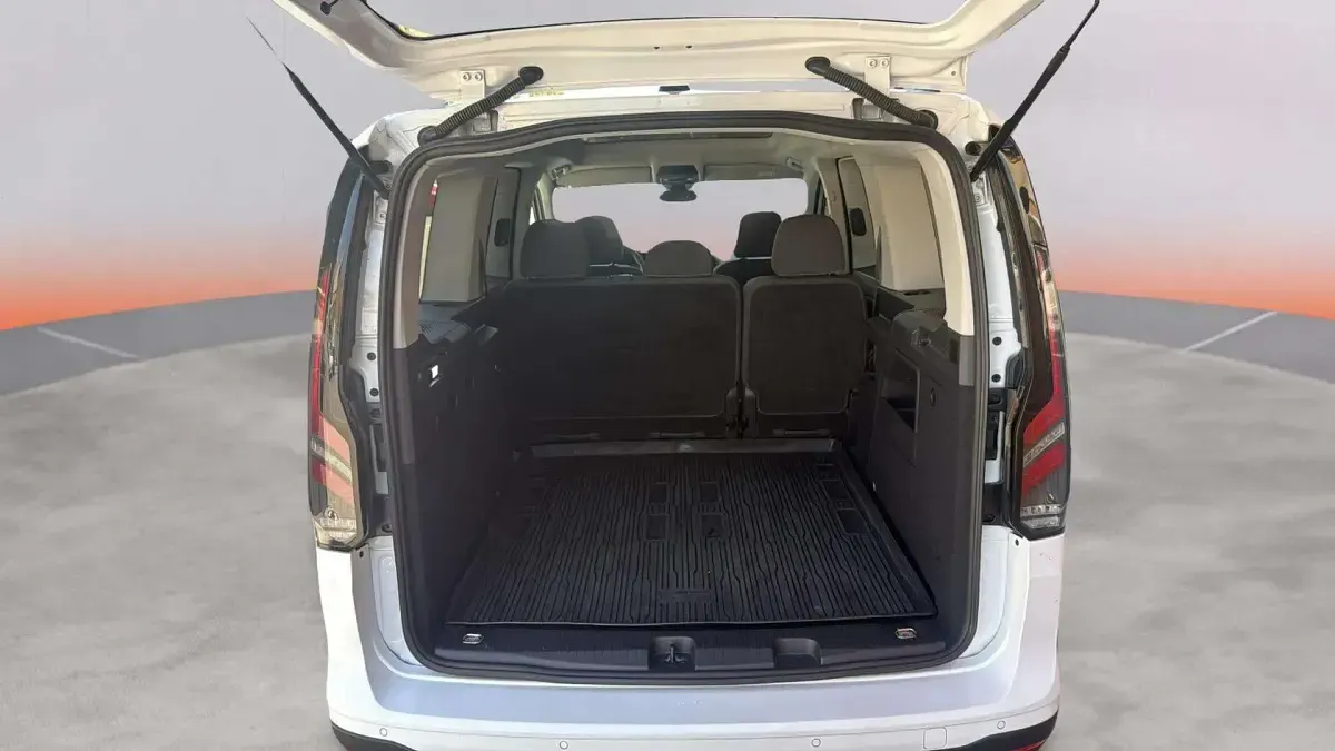 Usado Ford Grand Tourneo Connect Active 122 CV (89 kW) 2024 Blanco Monovolumen