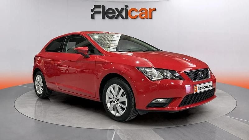 Usado Seat Leon Style 110 CV (80 kW) 2017 Rojo Berlina