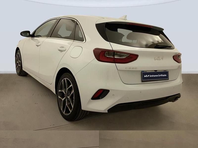 Usado Kia Ceed 100 CV (73 kW) 2022 Blanco Utilitario