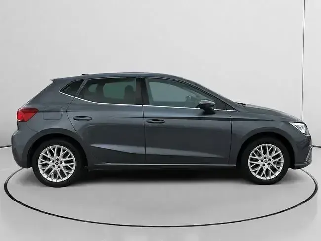 Usado Seat Ibiza XCELLENCE 115 CV (84 kW) 2025 Gris / plata Utilitario