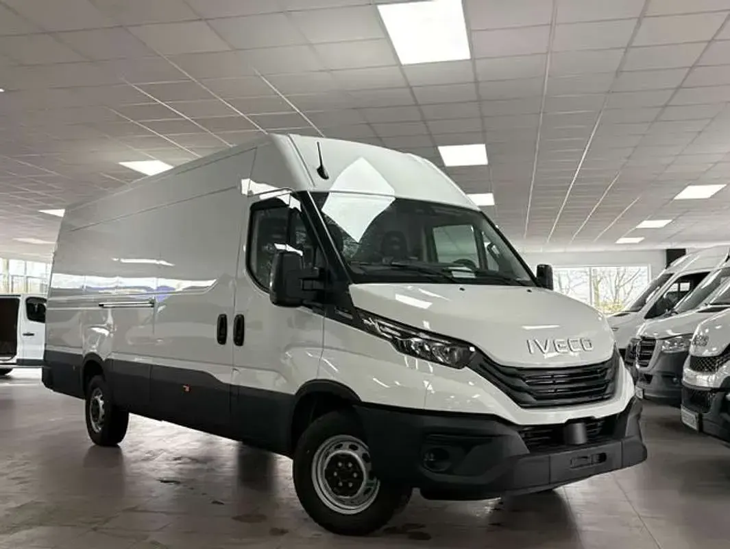 Usado Iveco Daily 160 CV (117 kW) 2025 Blanco Van