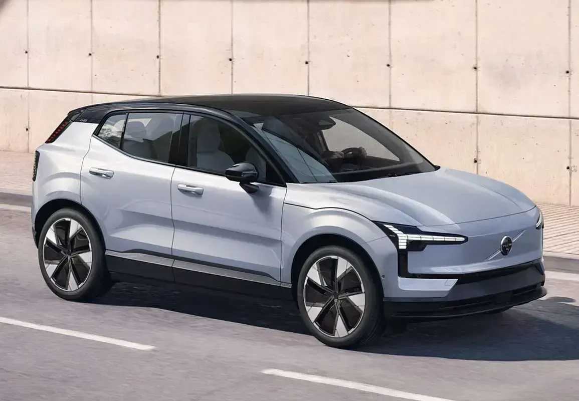 Usado Volvo EX30 Plus 200 kW (272 CV) 2024 Negro SUV