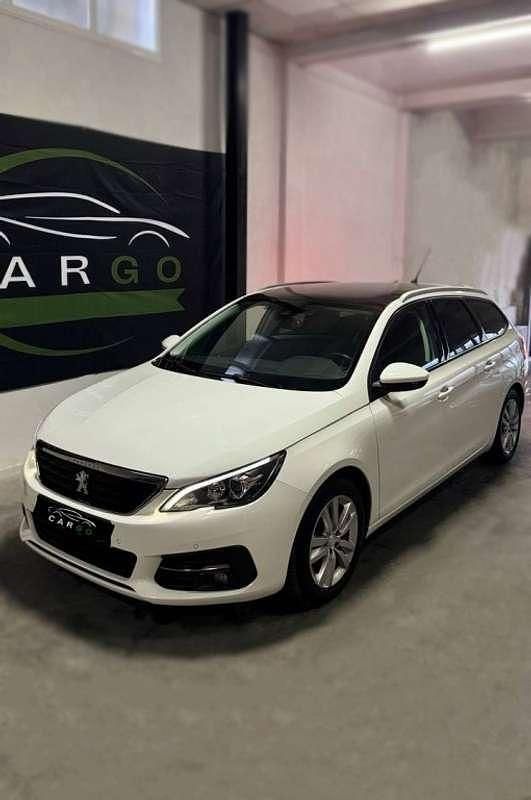Usado Peugeot 308 Allure 110 CV (80 kW) 2019 Blanco Utilitario