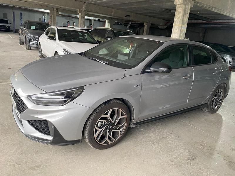 Gris Usado 2025 Hyundai i30 N Line Berlina | 22.890 € (Precio justo) - Imagen 1/4