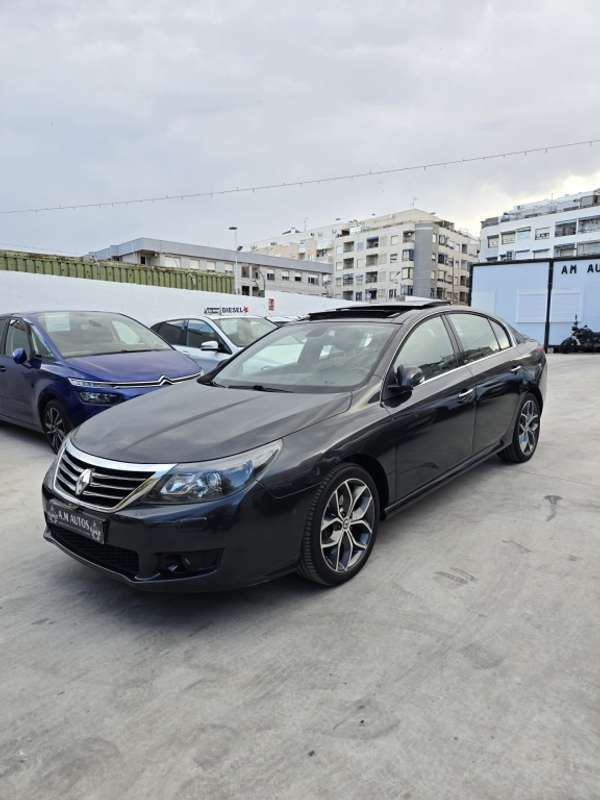 Negro Usado 2014 Renault Latitude Initiale Berlina | 7450 € - Imagen 1/4