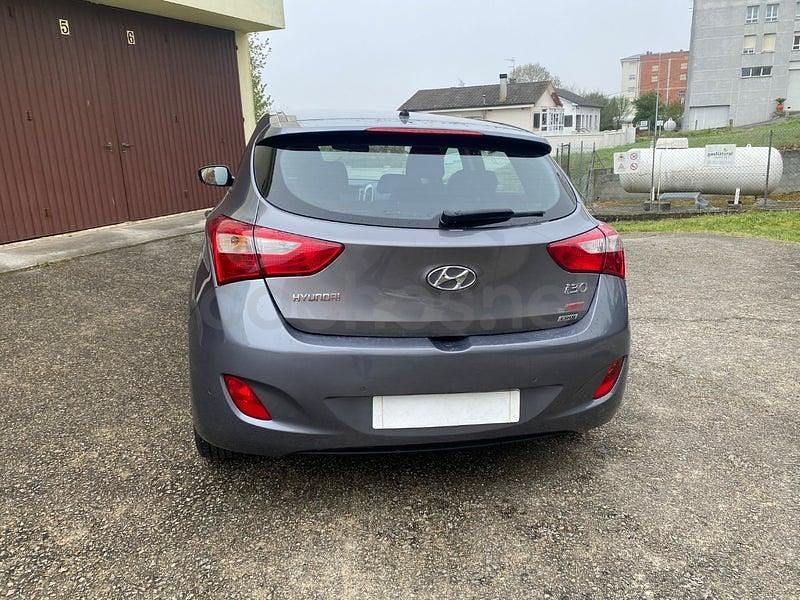 Usado Hyundai i30 110 CV (80 kW) 2013 Gris / plata Berlina