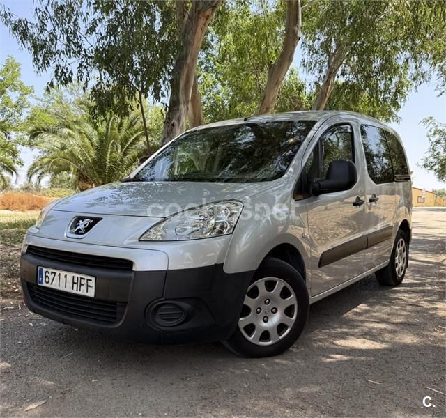 Gris / plata Usado 2011 Peugeot Partner Tepee Active Monovolumen | 6800 € (Buen precio) - Imagen 1/4