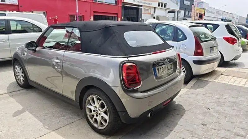 Usado Mini Cooper Cabriolet 136 CV (100 kW) 2018 Marrón Descapotable