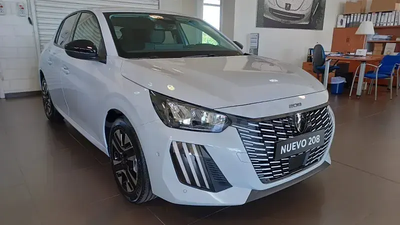 Nuevo Peugeot 208 Allure 110 CV (80 kW) 2025 Blanco Utilitario