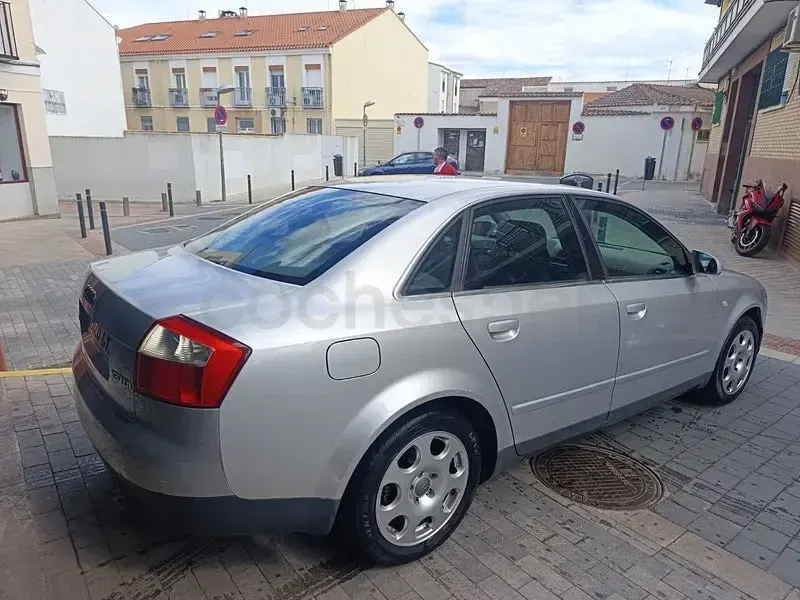 Usado Audi A4 130 HP (95 kW) 2004 Cinzento Sedan