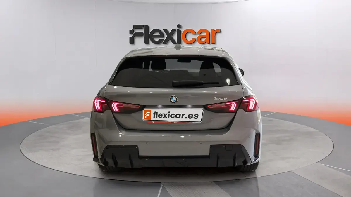 Usado BMW 120 163 CV (119 kW) 2025 Gris Utilitario
