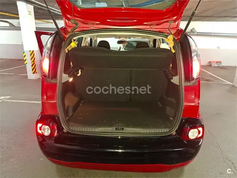 Usado Citroën C3 Picasso Feel 99 CV (72 kW) 2016 Rojo Monovolumen