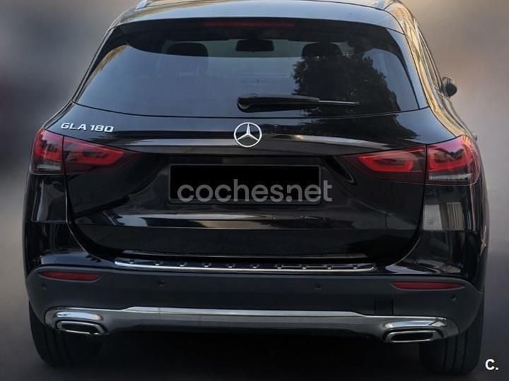 Usado Mercedes GLA180 136 CV (100 kW) 2022 Negro SUV