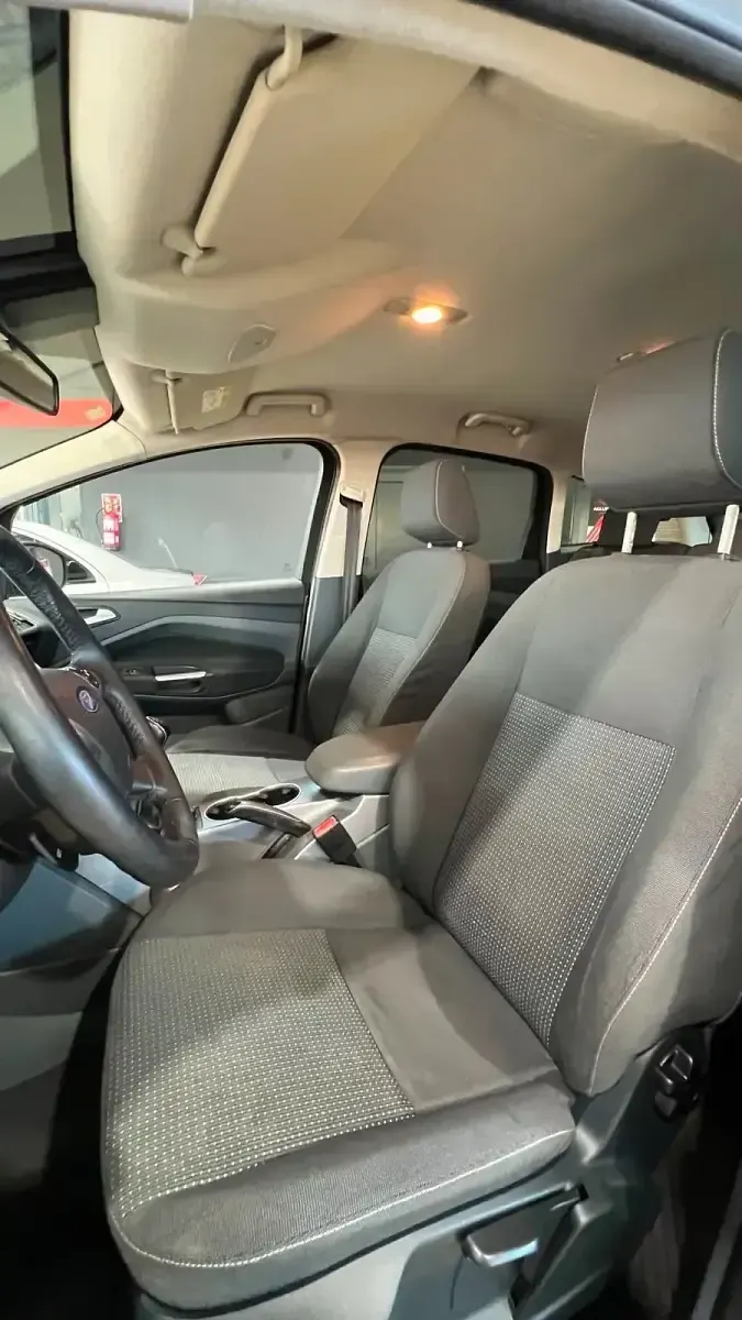 Usado Ford C-MAX S 125 CV (91 kW) 2014 Marrón Monovolumen