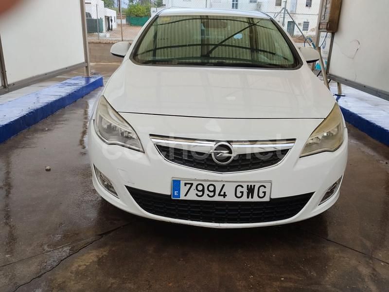 Usado Opel Astra Cosmo 110 CV (80 kW) 2010 Blanco Berlina