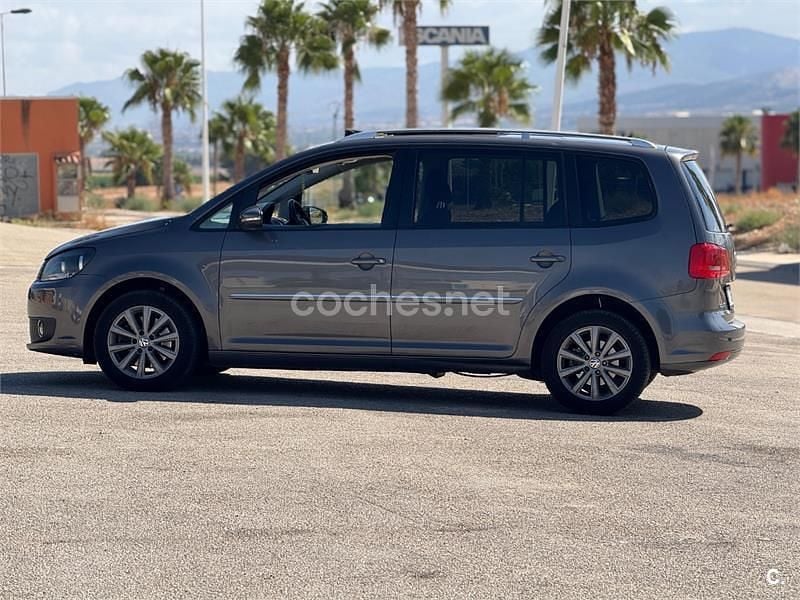 Usado VW Touran Sport 140 CV (102 kW) 2012 Gris / plata Monovolumen