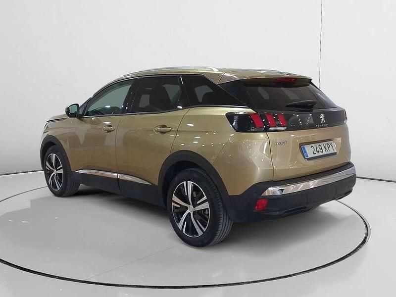 Usado Peugeot 3008 Allure 132 CV (97 kW) 2018 Beige SUV