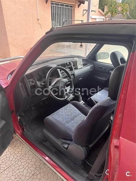 Rojo Usado 2002 Toyota RAV4 SUV | 3000 € - Imagen 1/4
