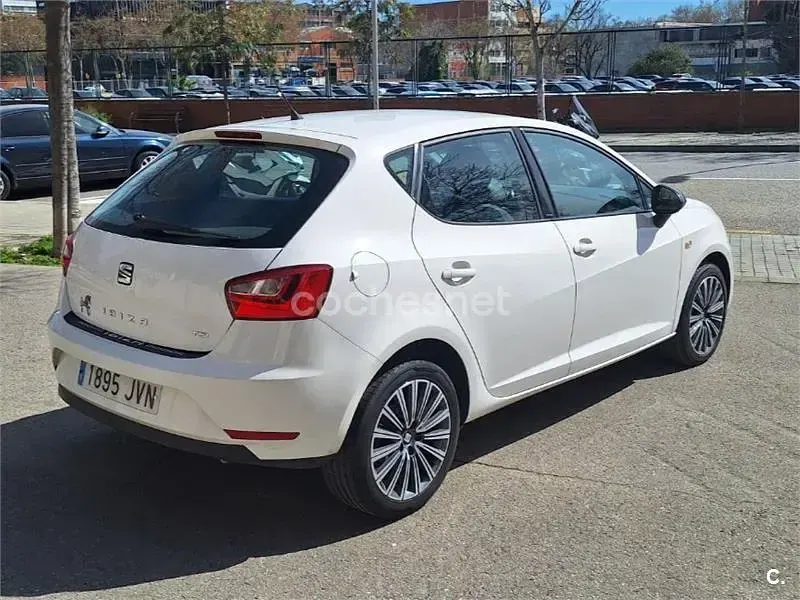Usado Seat Ibiza CONNECT 110 CV (80 kW) 2016 Blanco Berlina
