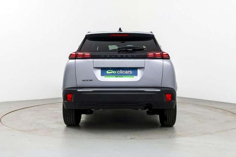 Usado Peugeot 2008 Allure 102 CV (75 kW) 2025 Plateado SUV