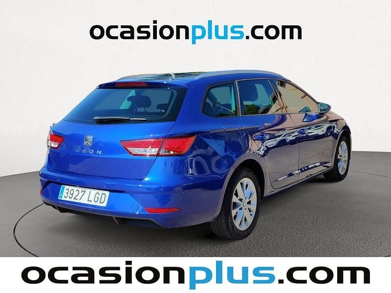 Usado Seat Leon Style 130 CV (95 kW) 2020 Azul Familiar