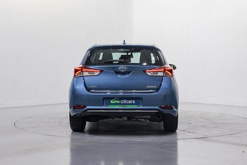 Usado Toyota Auris Active 116 CV (85 kW) 2017 Azul Berlina
