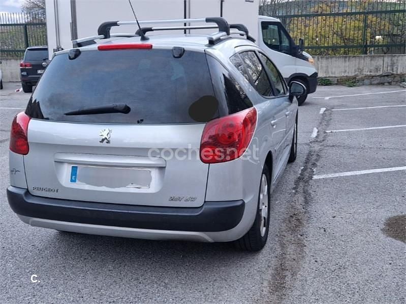Usado Peugeot 207 90 CV (66 kW) 2010 Gris / plata Familiar