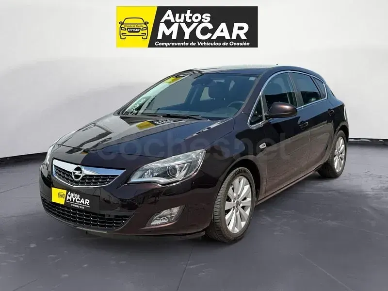 Usado Opel Astra Excellence 130 CV (95 kW) 2012 Granate Berlina