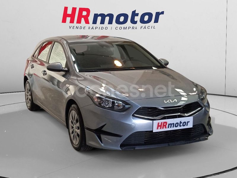 Gris / plata Usado 2022 Kia Ceed Berlina | 15.950 € (Buen precio) - Imagen 1/4