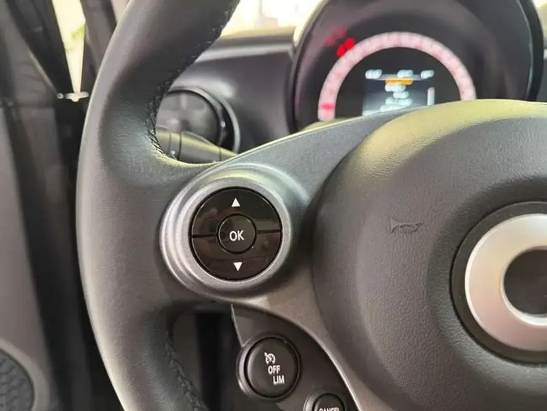 Usado Smart ForTwo Electric Drive 60 kW (82 CV) 2021 Negro Descapotable