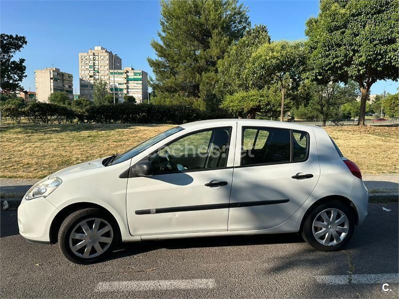 Blanco Usado 2013 Renault Clio III Collection Berlina | 5400 € - Imagen 1/4