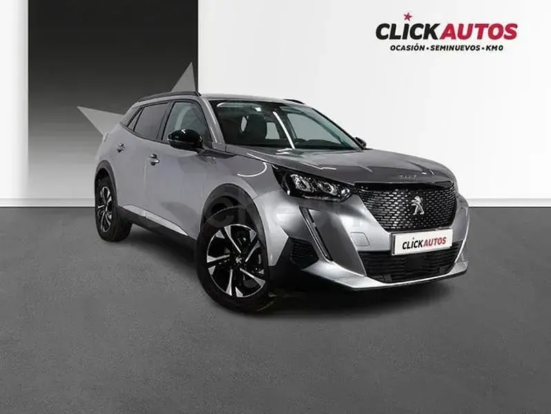 Usado Peugeot 2008 Allure 100 CV (73 kW) 2022 Gris / plata SUV