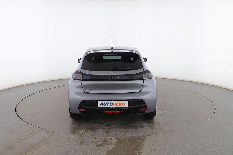 Usado Peugeot 208 Allure 101 CV (74 kW) 2021 Gris Utilitario