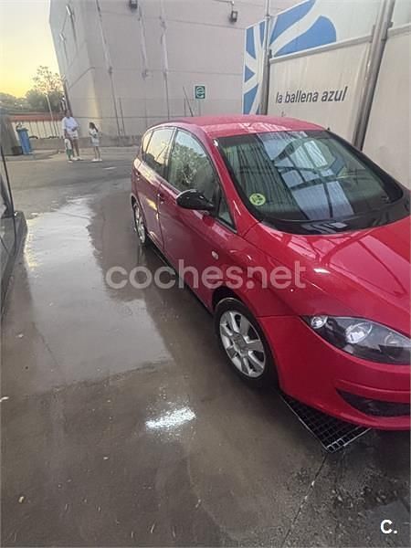 Usado Seat Altea 105 CV (77 kW) 2007 Rojo Monovolumen