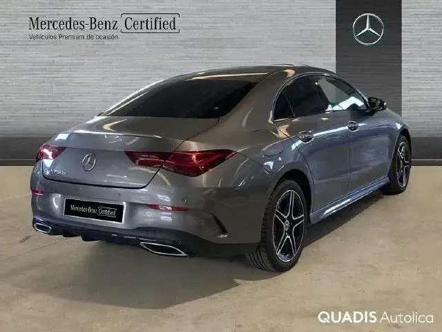 Usado Mercedes CLA250e 218 CV (160 kW) 2025 Gris montaña Berlina