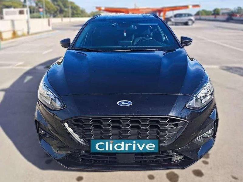 Usado Ford Focus Trend+ 125 CV (91 kW) 2021 Negro Familiar