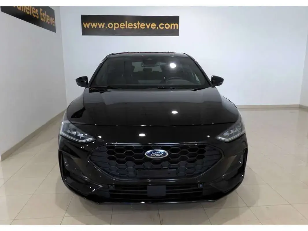 Usado Ford Focus ST-Line 125 CV (91 kW) 2023 Negro Utilitario