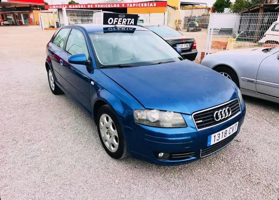 Usado Audi A3 Ambiente 150 CV (110 kW) 2005 Azul Utilitario