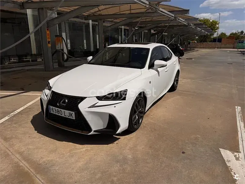Usado Lexus IS300h Sport Line 223 CV (164 kW) 2020 Blanco Berlina