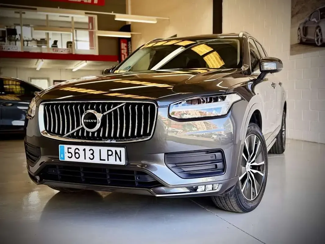 Usado Volvo XC90 Momentum 235 CV (172 kW) 2021 Gris SUV