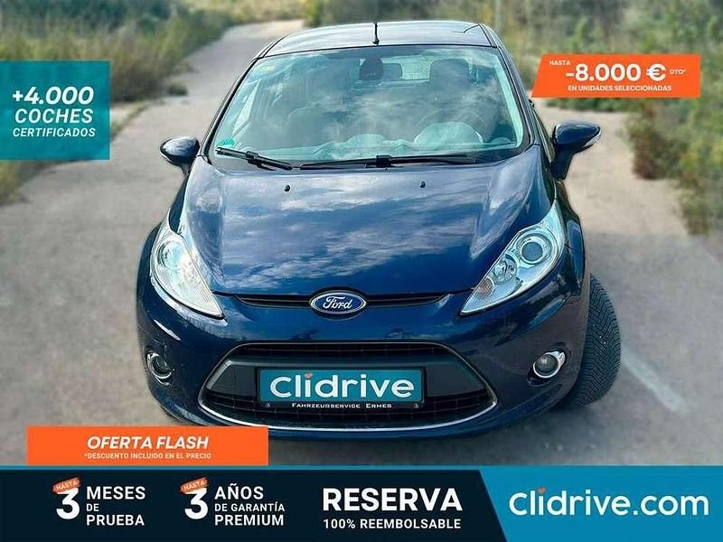 Usado Ford Fiesta Titanium 82 CV (60 kW) 2011 Azul Utilitario