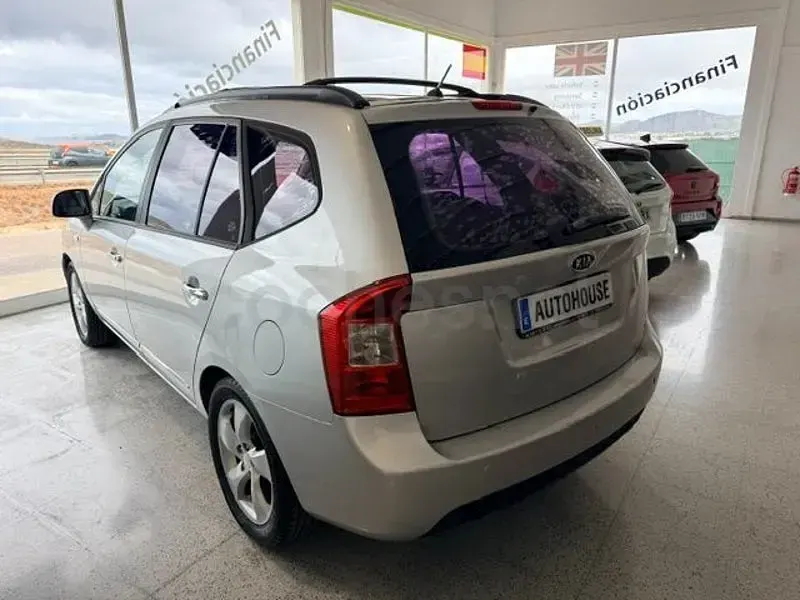 Usado Kia Carens 140 HP (102 kW) 2007 Bege Monovolume