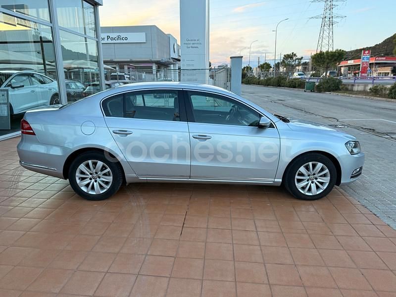 Usado VW Passat Edition 140 CV (102 kW) 2011 Gris / plata Berlina
