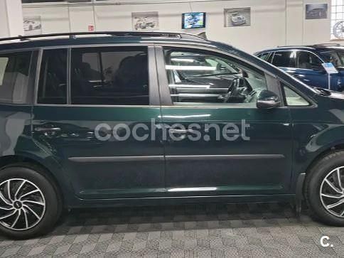 Usado VW Touran Sportline 140 CV (102 kW) 2015 Verde Monovolumen